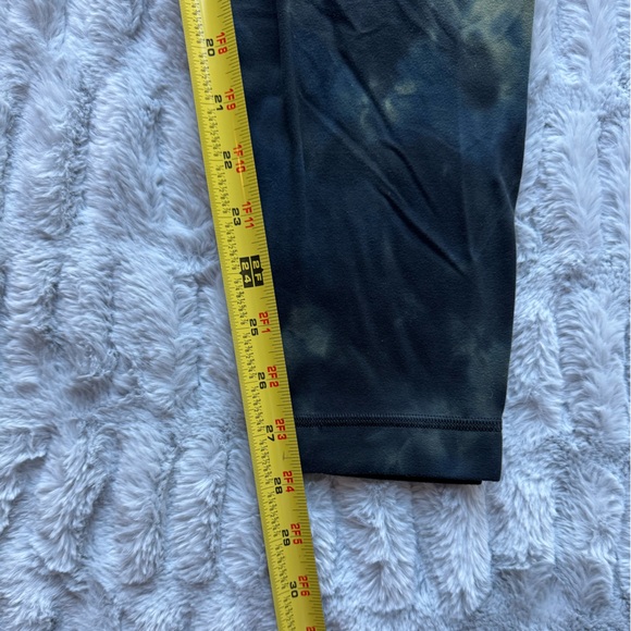 Lululemon Tie-Dye High-Waisted Leggings size 12 - Picture 6 of 6
